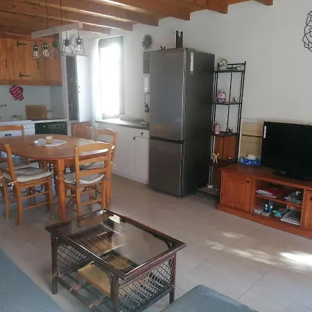 Confortable Et Bien Equipe, Idealement Situe Au Centre De Pra-loup Avec Terrasse Oriente Sud-est - Fr-1-165a-158 *